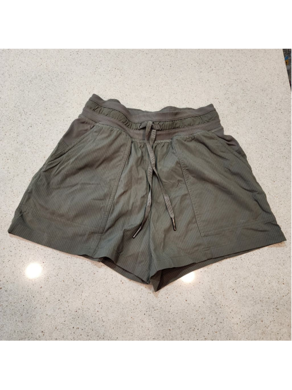 Lululemon Dance Studio High Rise Short 3.5" Size 2 Green Striped Casual LW7CCGS